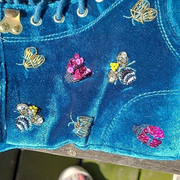 Women's Betsy Johnson Embroidered Laced Boots - Picture 7 of 12